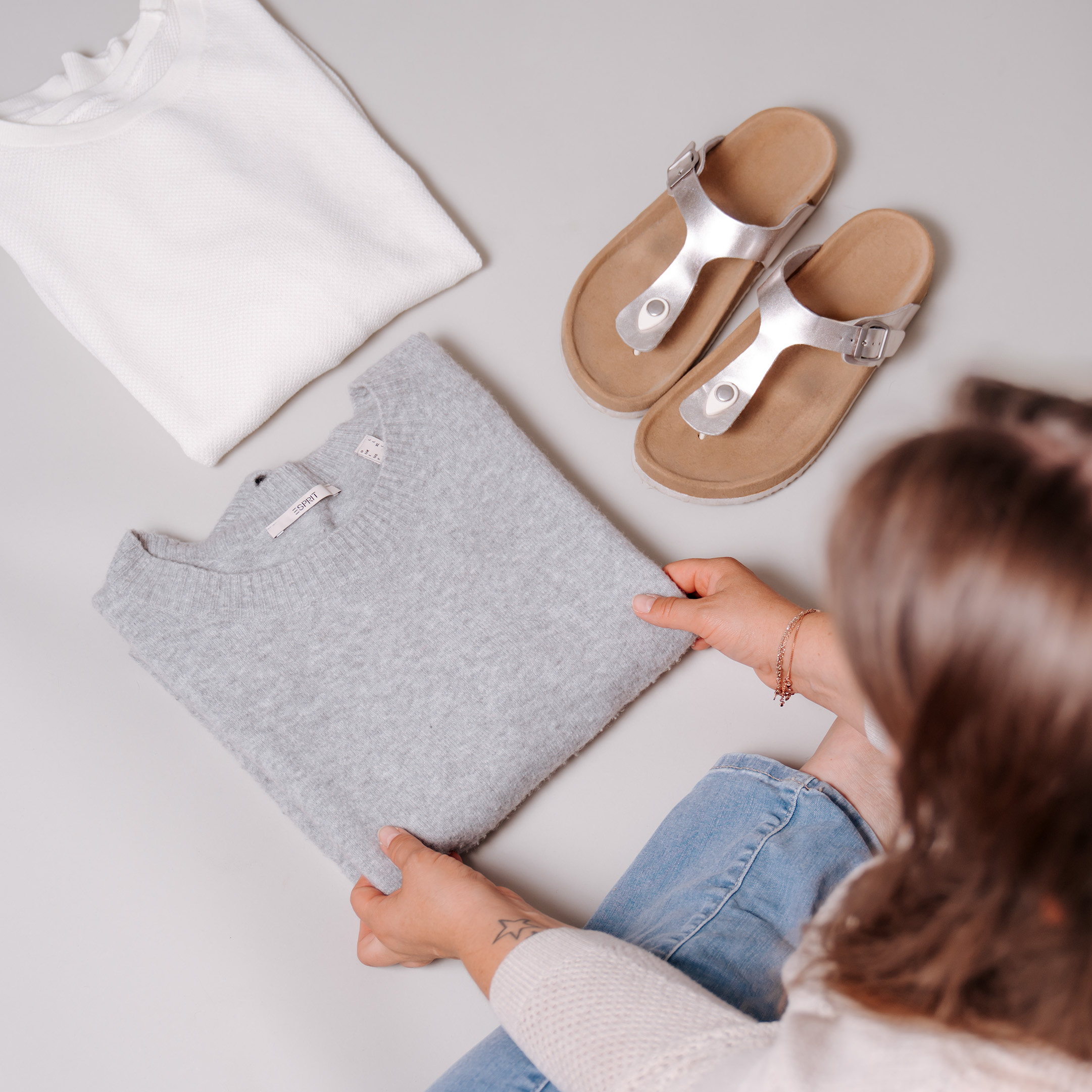 Überwiegend leichtes Grau/Weiß, Koordinaten: 45,89° N; 7,63° E (Laud 1) und 45,89° N; 7,88° E (Laud 2)